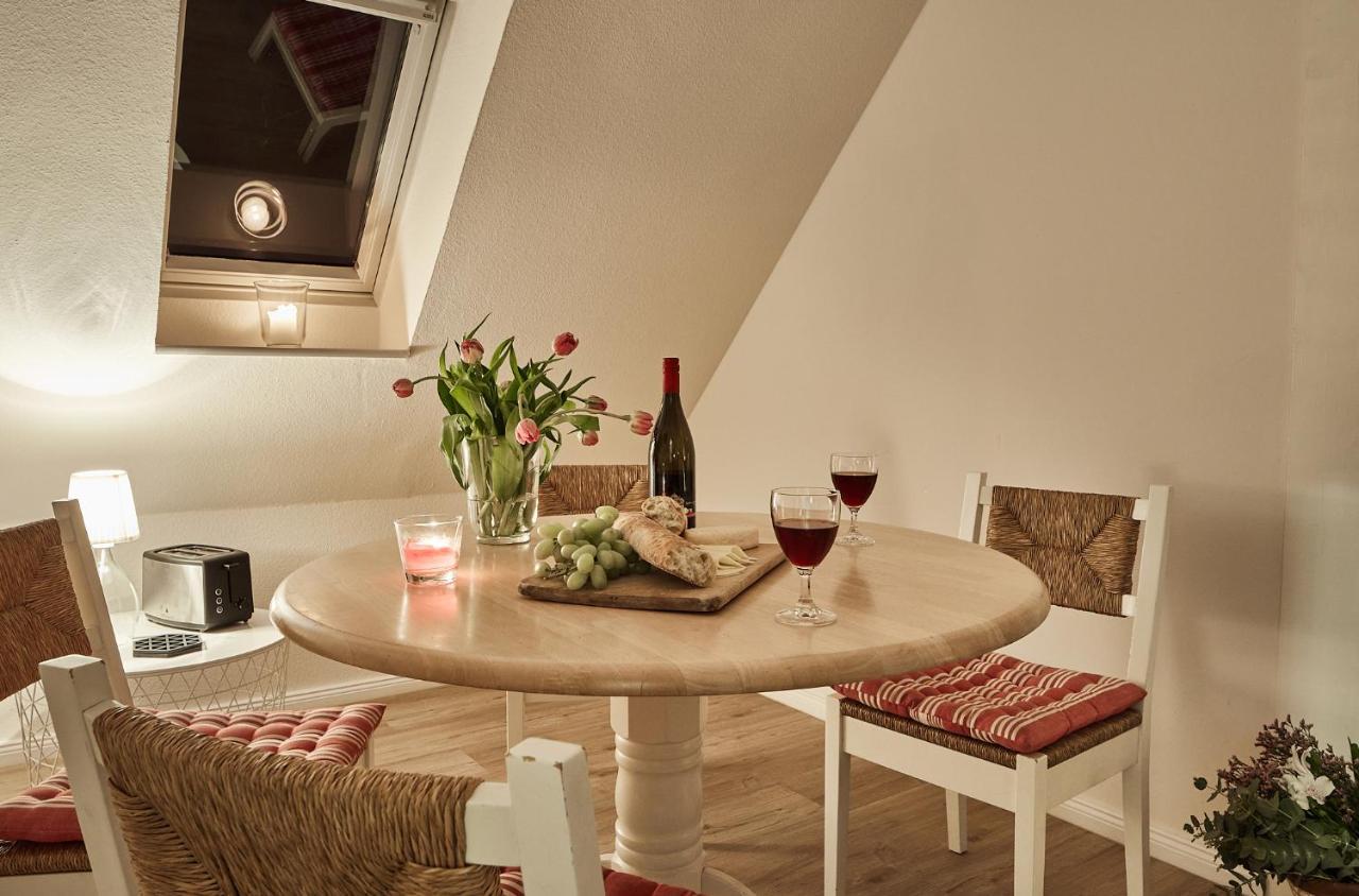 Gut Hohenstein - Platanenappartment Barkelsby Екстериор снимка