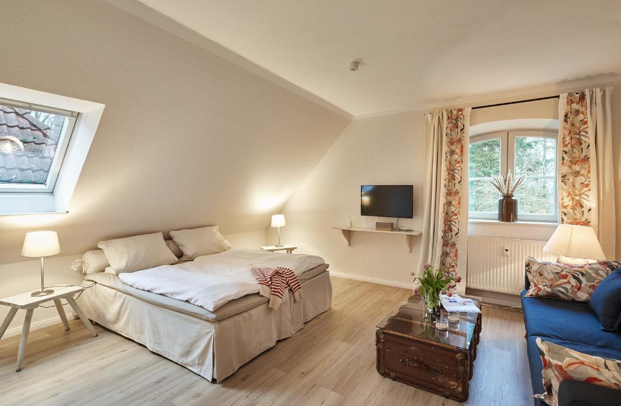 Gut Hohenstein - Platanenappartment Barkelsby Екстериор снимка